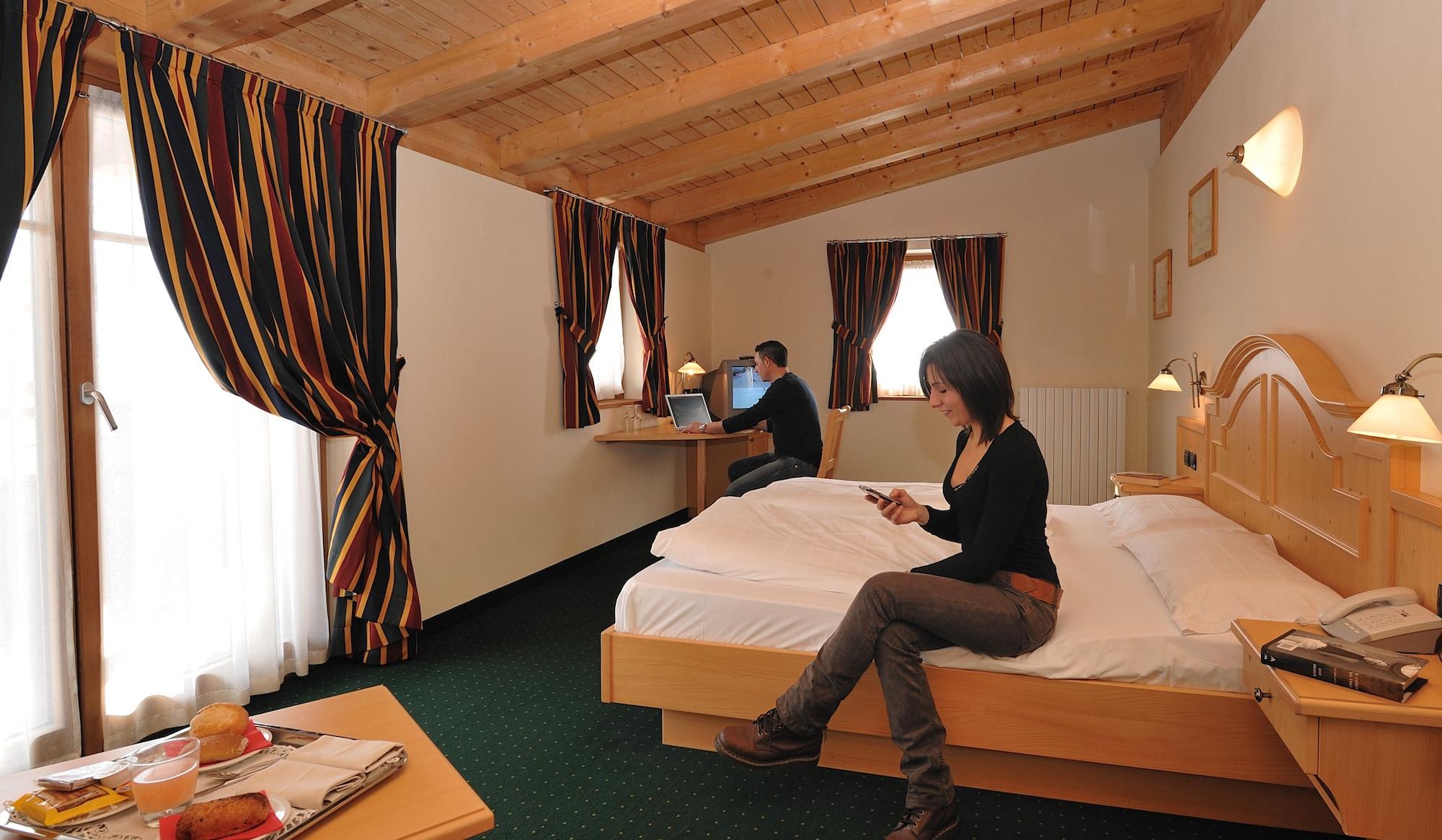 Hotel Touring Livigno Esterno foto