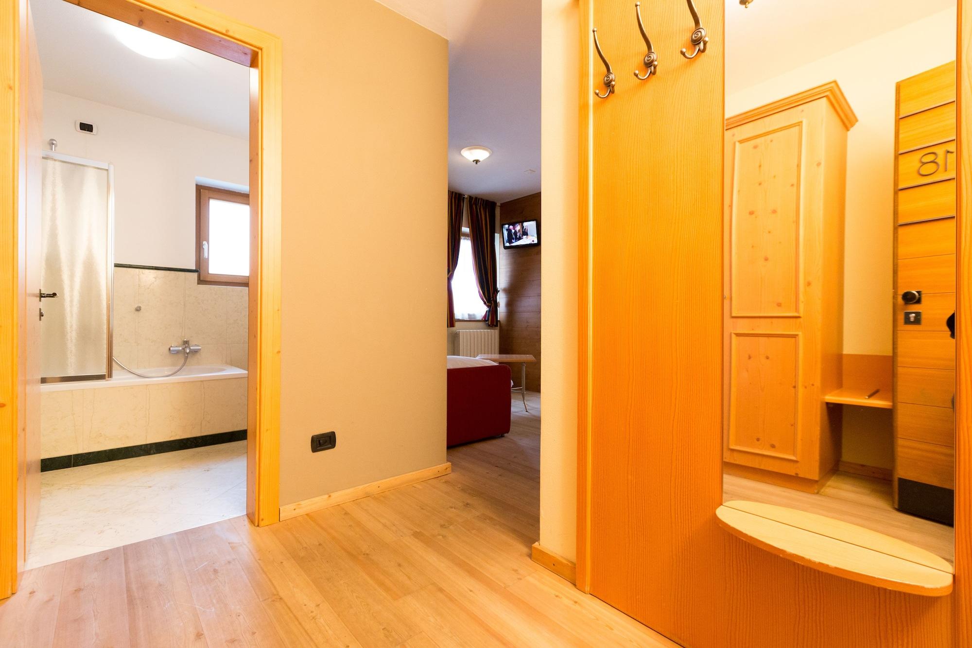 Hotel Touring Livigno Esterno foto