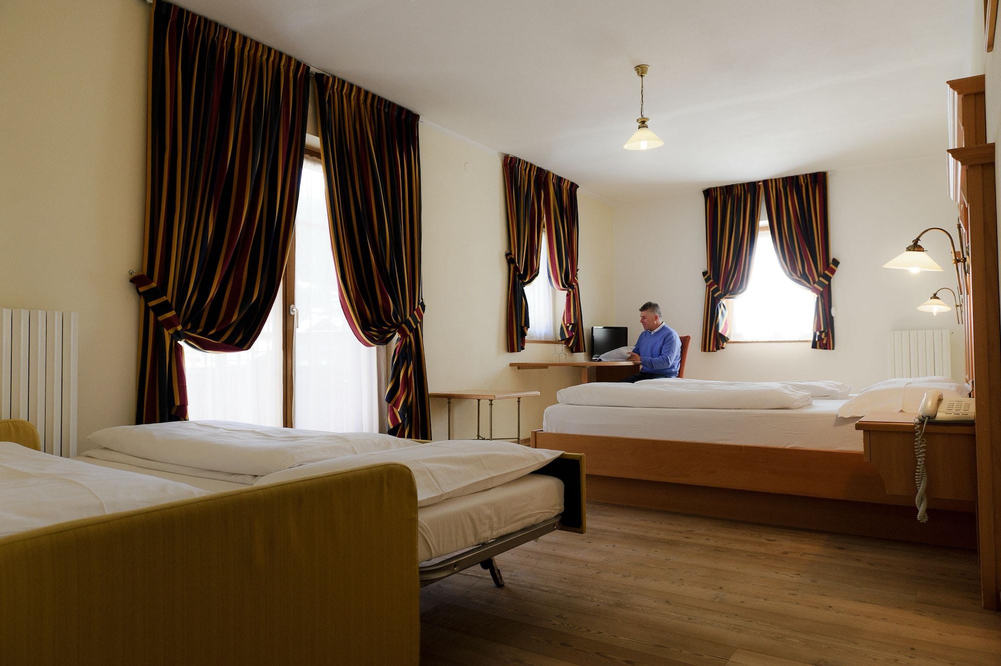 Hotel Touring Livigno Esterno foto