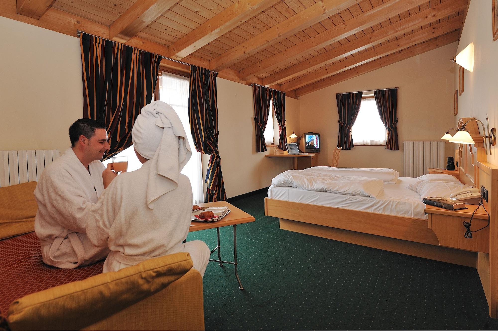 Hotel Touring Livigno Esterno foto