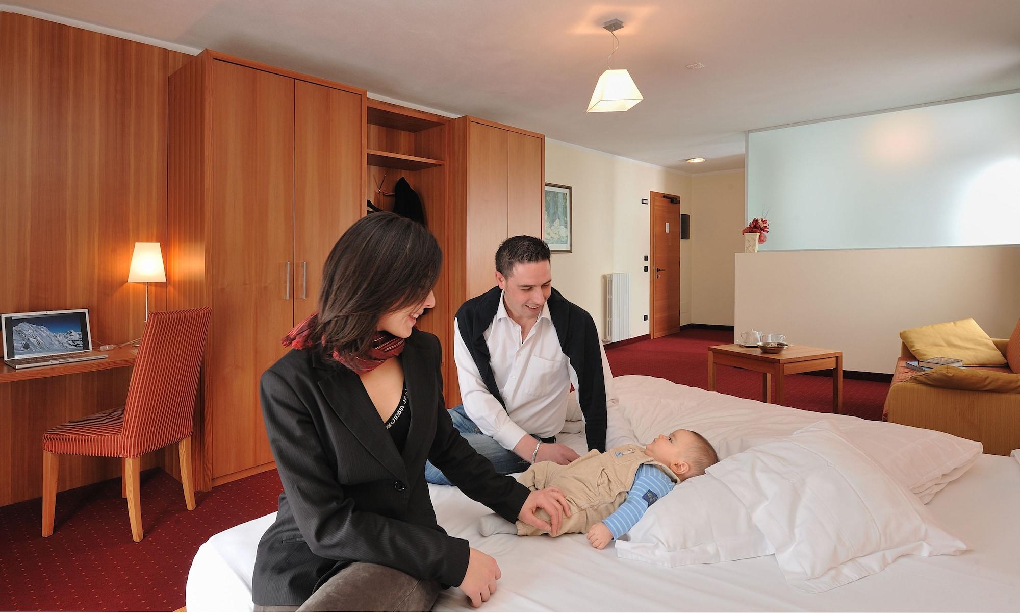 Hotel Touring Livigno Esterno foto