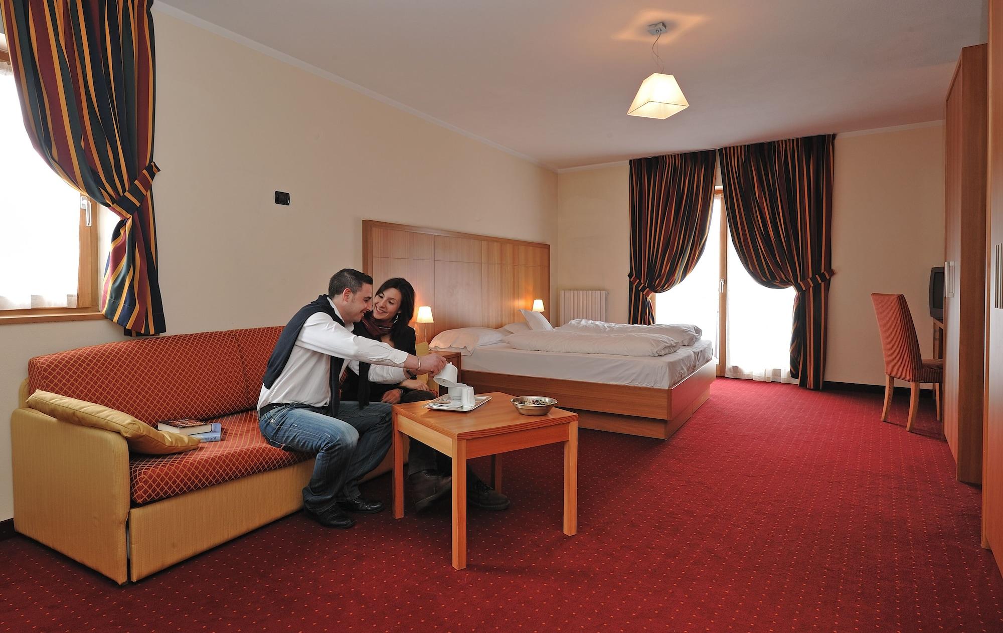 Hotel Touring Livigno Esterno foto