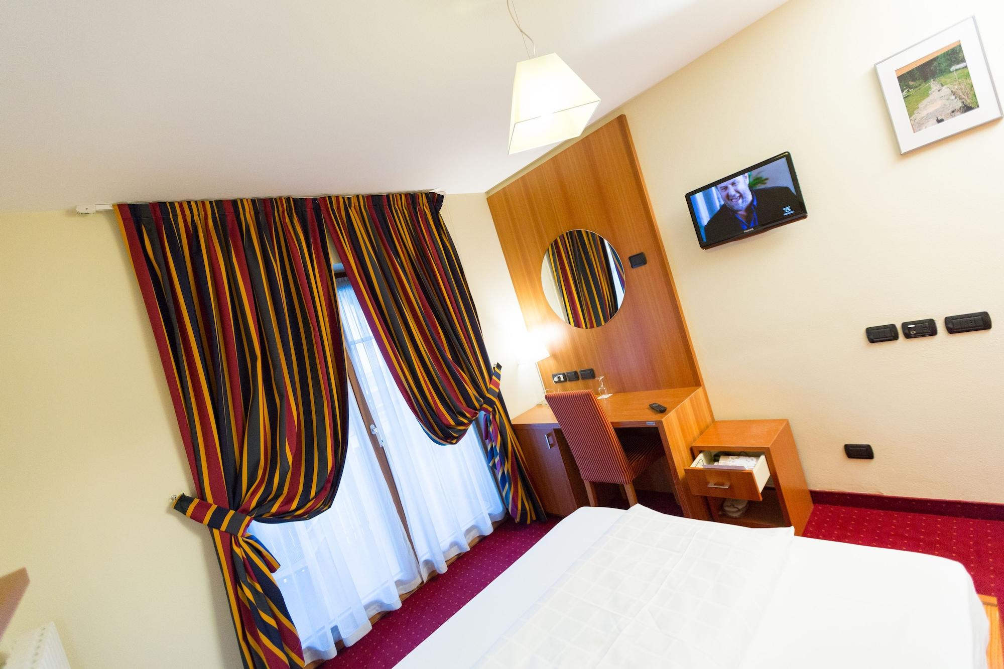 Hotel Touring Livigno Esterno foto