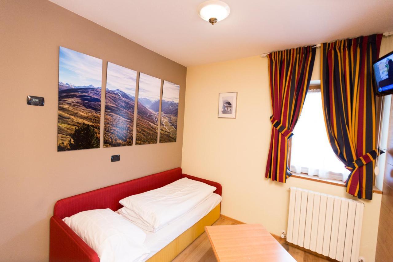 Hotel Touring Livigno Esterno foto