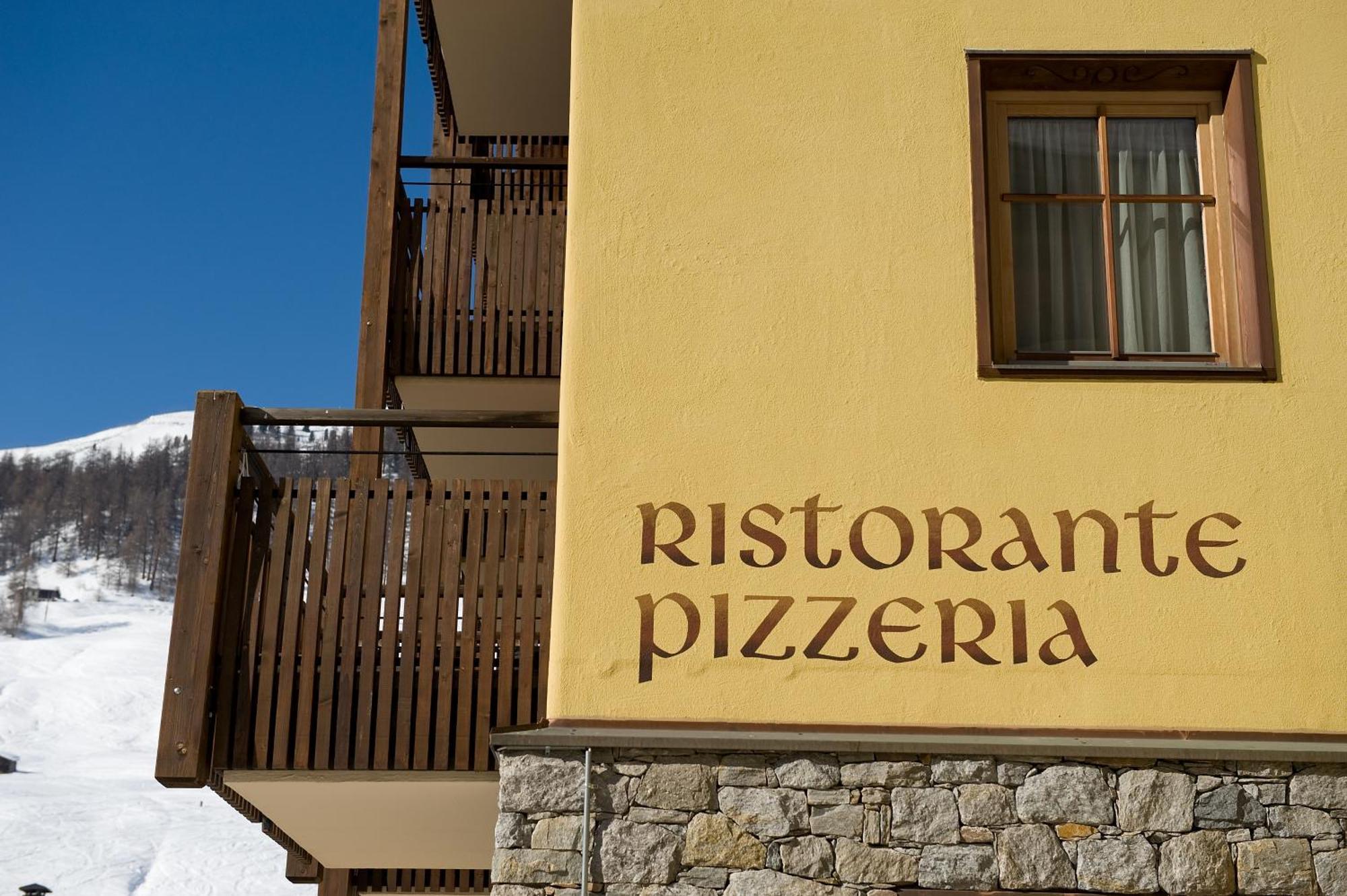Hotel Touring Livigno Esterno foto