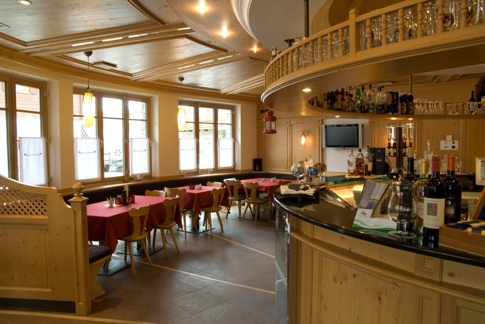 Hotel Touring Livigno Esterno foto