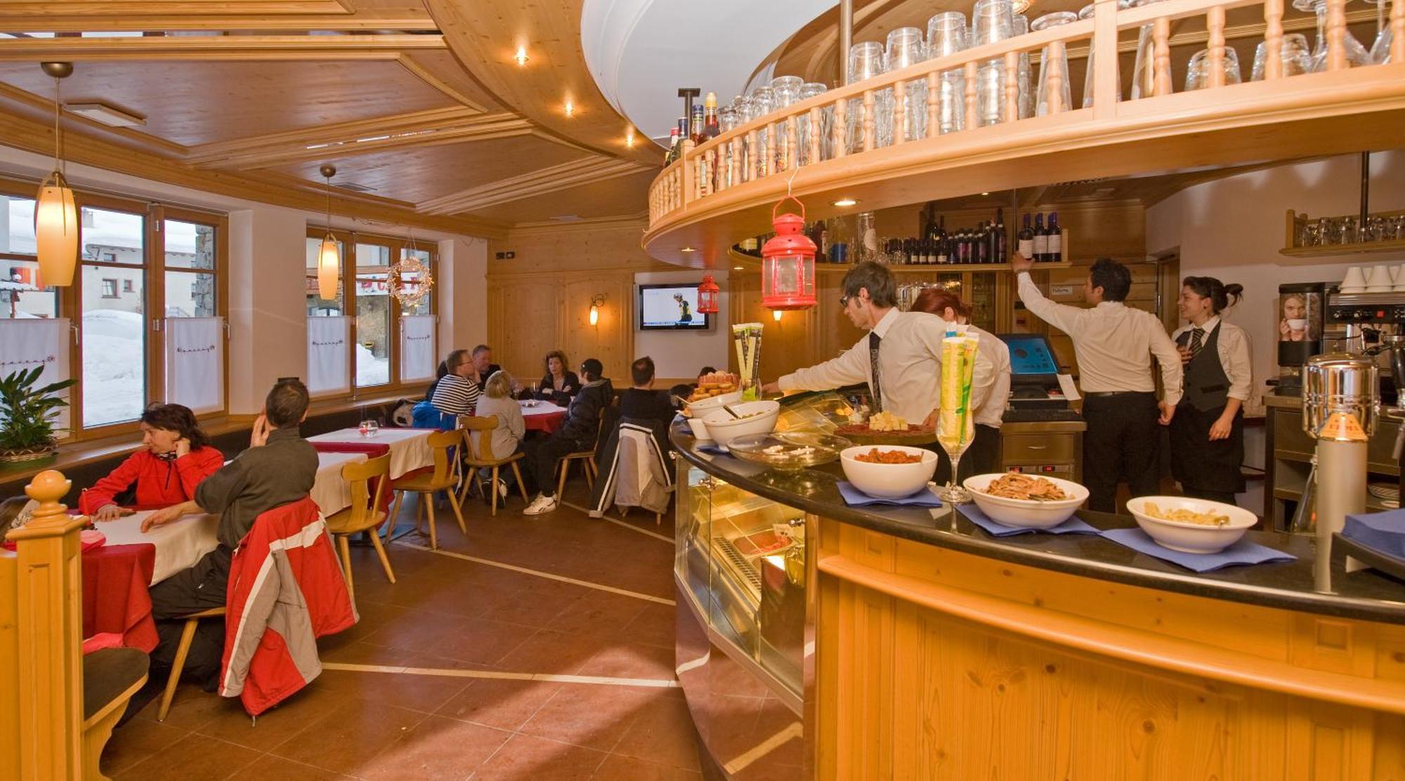 Hotel Touring Livigno Esterno foto