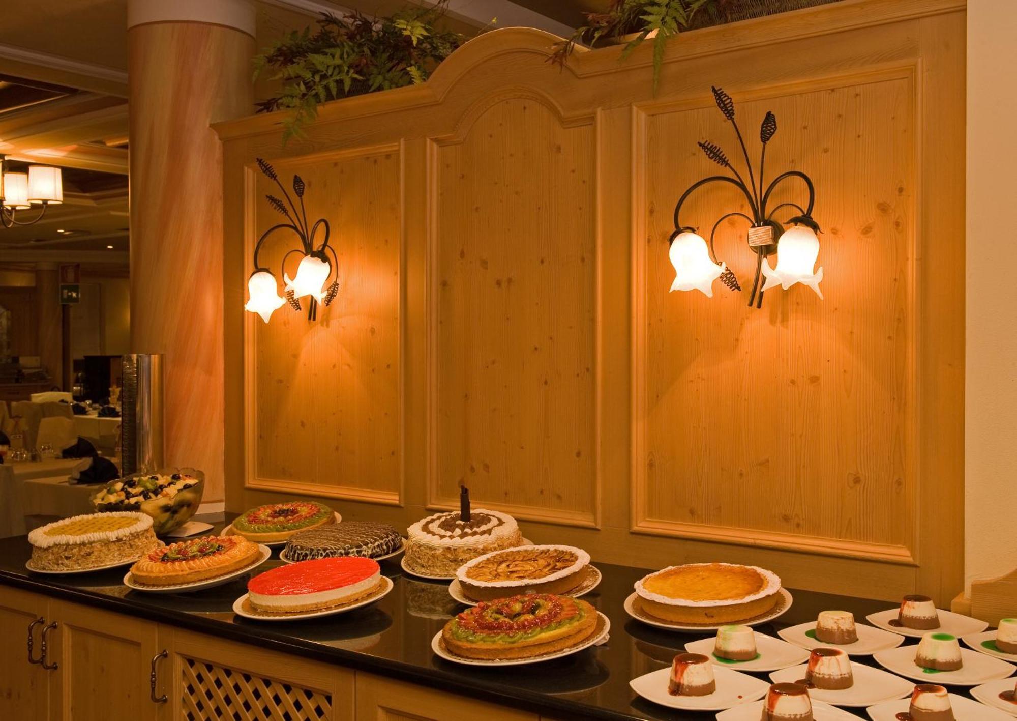 Hotel Touring Livigno Esterno foto