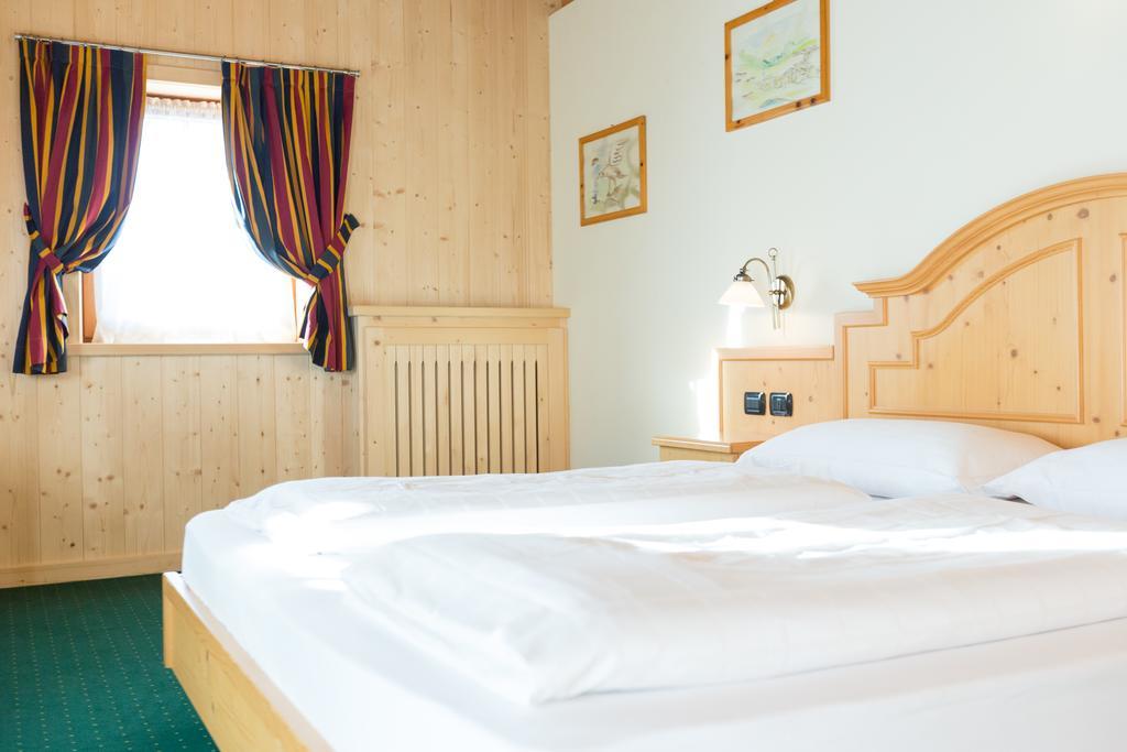 Hotel Touring Livigno Esterno foto
