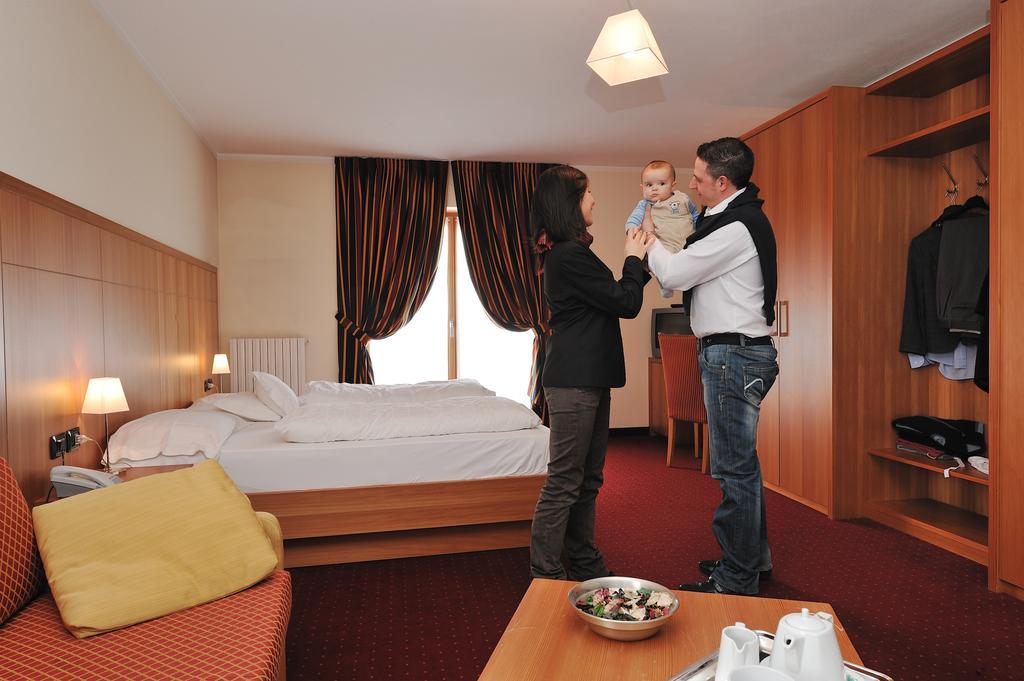 Hotel Touring Livigno Esterno foto