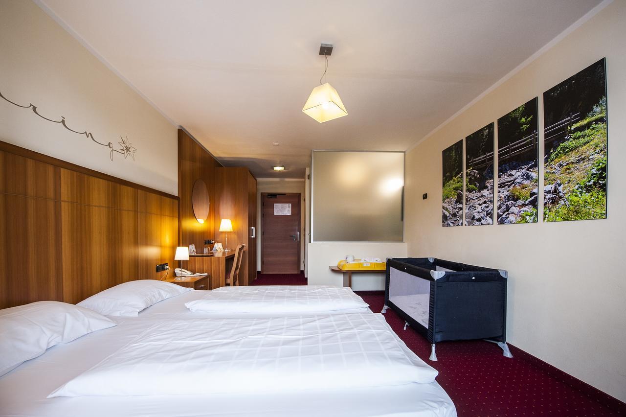 Hotel Touring Livigno Esterno foto