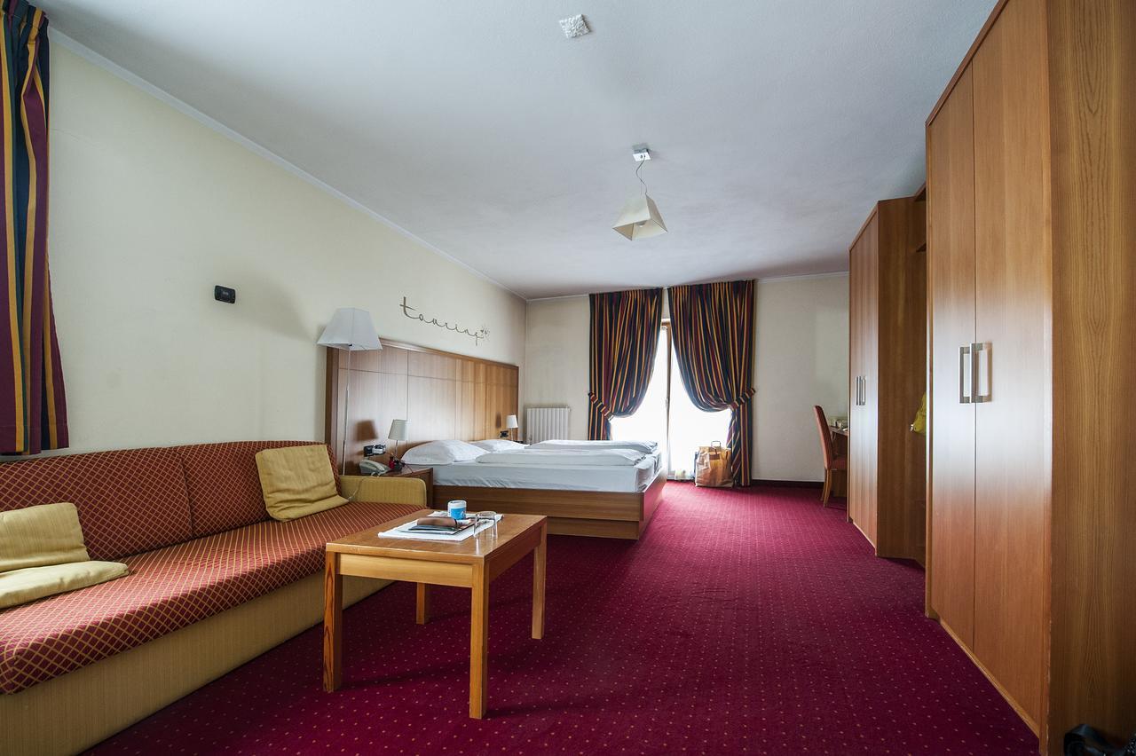 Hotel Touring Livigno Esterno foto