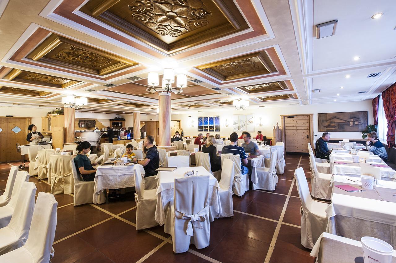 Hotel Touring Livigno Esterno foto